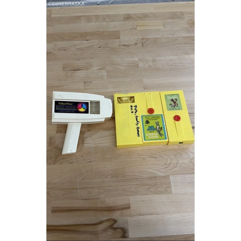 Vintage 1973 Fisher Price Movie Viewer With 3Cartridges Works!‎